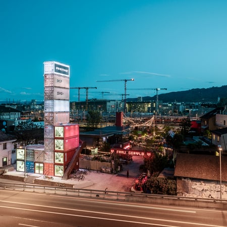 freitag_store-zuerich_bynight2_rolandtaennler_rgb_highres.jpg