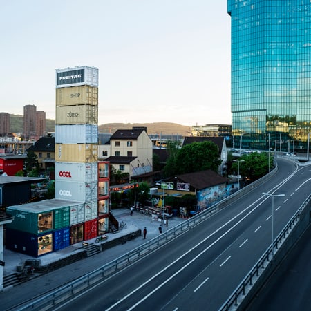 freitag_store-zuerich_evening2_rolandtaennler_rgb_highres.jpg