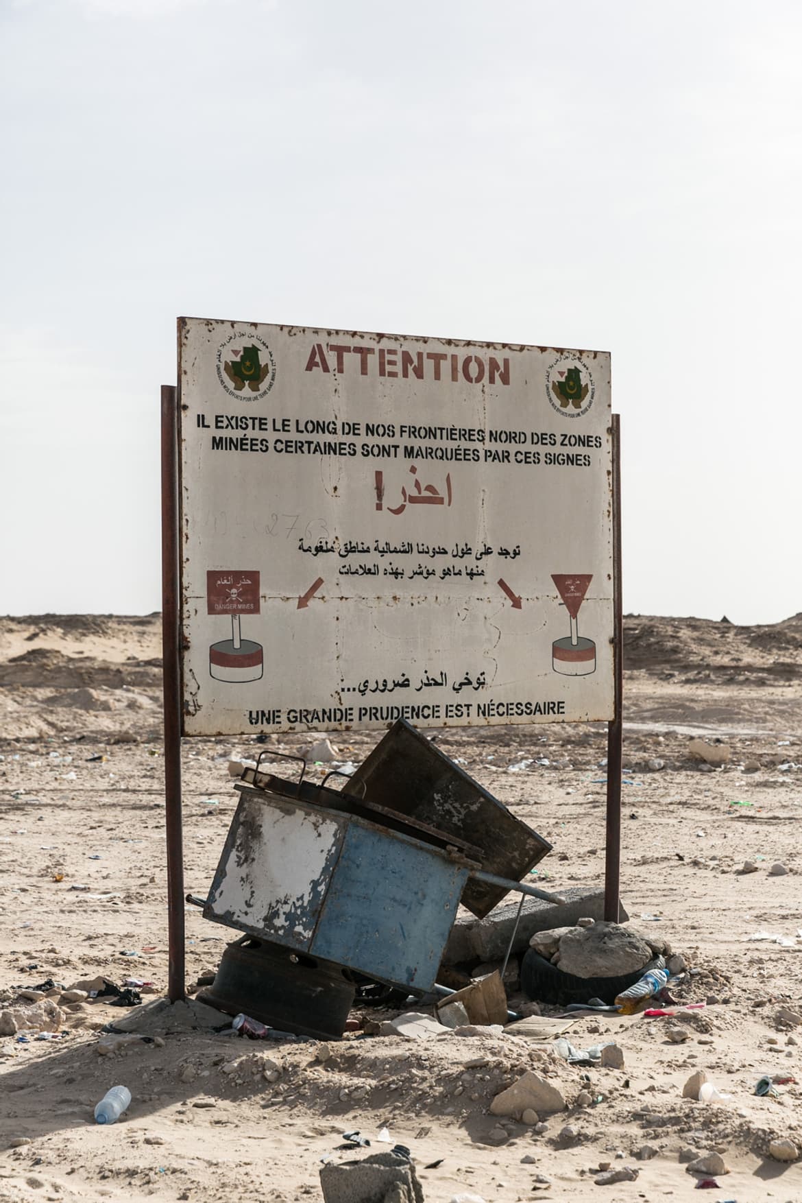 beyond-africa-surf-movie_beyond_mauritania_crossing_border_13_c_lupi_spuma.jpg